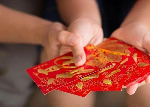 眷注员工怙恃，，，为员工怙恃设置眷注金制度